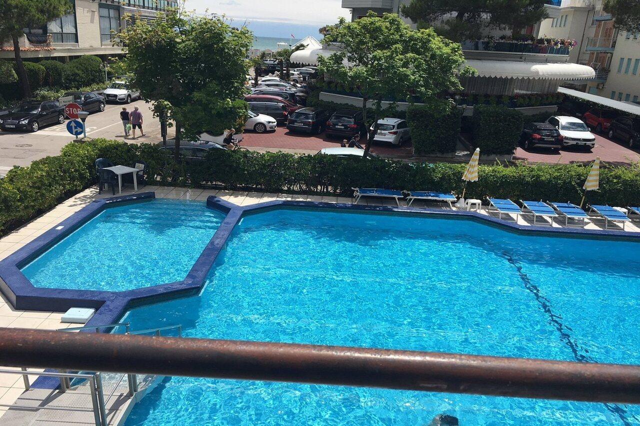 Hotel Amalfi Jesolo Extérieur photo