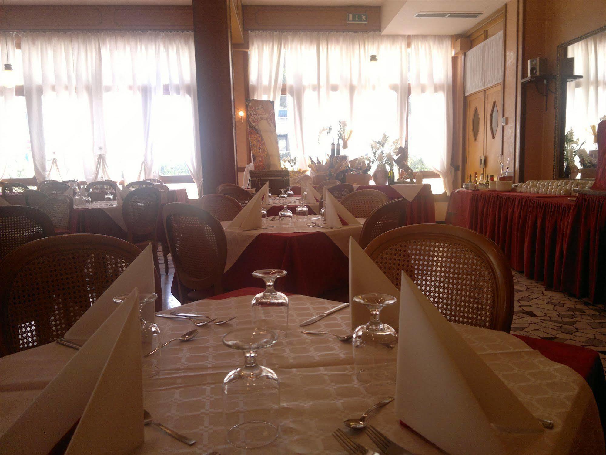 Hotel Amalfi Jesolo Extérieur photo